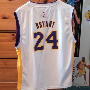 Kobe bryant jersey for men - size large